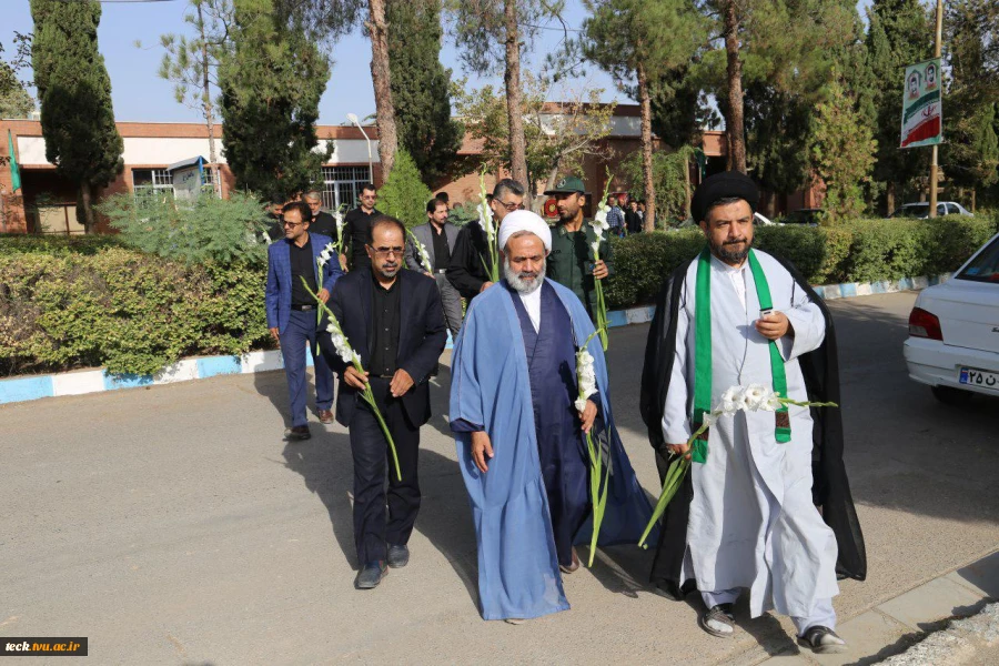 عطر افشانی و غبارروبی از مزار شهدای گمنام دانشکده