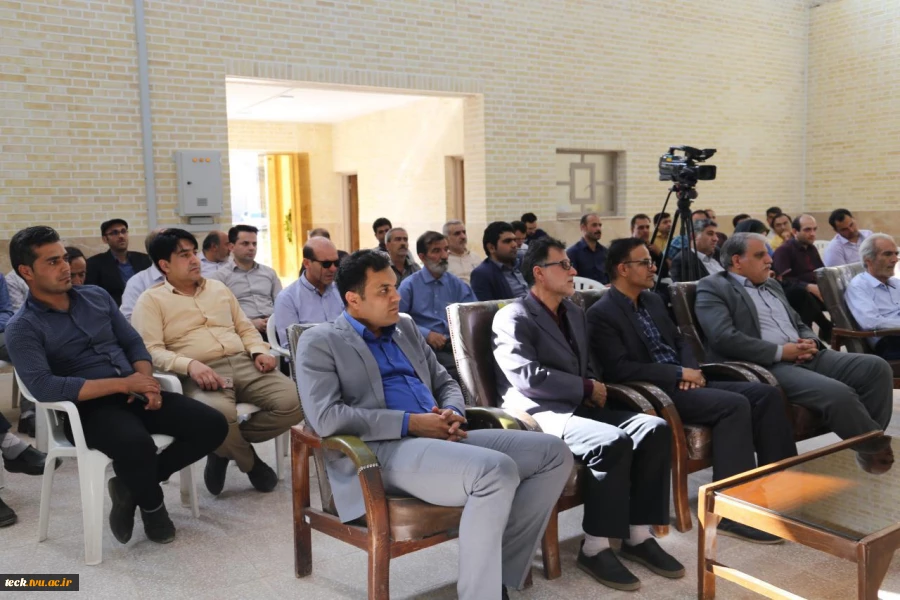 فرماندار کاشان:
برخی از دانش آموختگان دانشکده فنی کاشان منشا خیر و برکت در شهرستان،منطقه و کشور بوده و هستند 3
