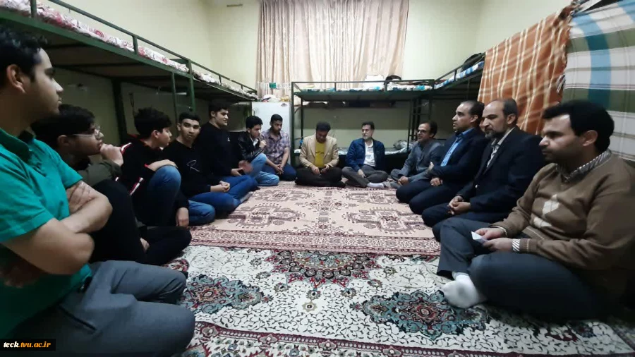 نشست صمیمانه شبانگاهی اعضای هیئت رئیسه دانشکده فنی شهید رجائی کاشان با دانشجویان خوابگاهی به مناسبت روز دانشجو 12