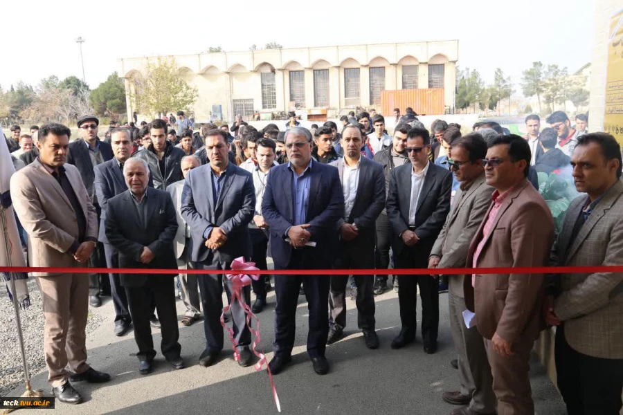 افتتاح هفدهمین نمایشگاه و فروشگاه کتاب و نرم افزار در هفته پژوهش در دانشکده شهید رجائی کاشان با حضور فرماندار محترم کاشان 3