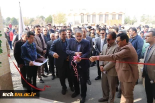 افتتاح هفدهمین نمایشگاه و فروشگاه کتاب و نرم افزار در هفته پژوهش در دانشکده شهید رجائی کاشان با حضور فرماندار محترم کاشان 4