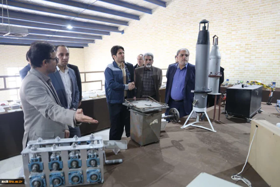بازدید فرماندار ویژه شهرستان کاشان از نمایشگاه دستاوردهای دانشجویی دانشکده فنی شهید رجائی در هفته پژوهش 9