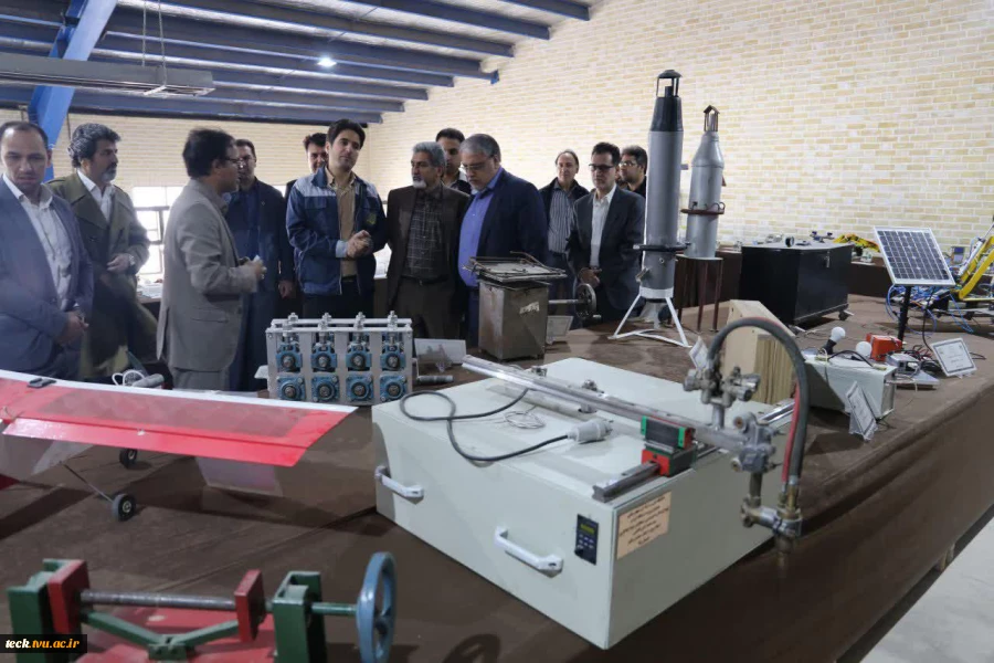 بازدید فرماندار ویژه شهرستان کاشان از نمایشگاه دستاوردهای دانشجویی دانشکده فنی شهید رجائی در هفته پژوهش 10