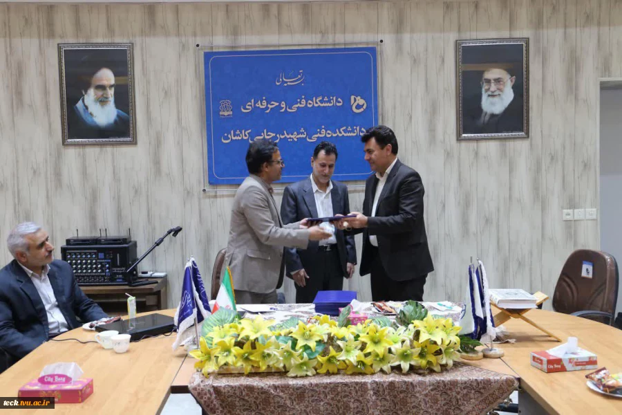 تقدیر از اساتید مولف کتاب و مقاله  و دانشجویان برگزیده به مناسبت روز دانشچجو و هفته پژوهش در دانشکده فنی شهید رجائی کاشان 11