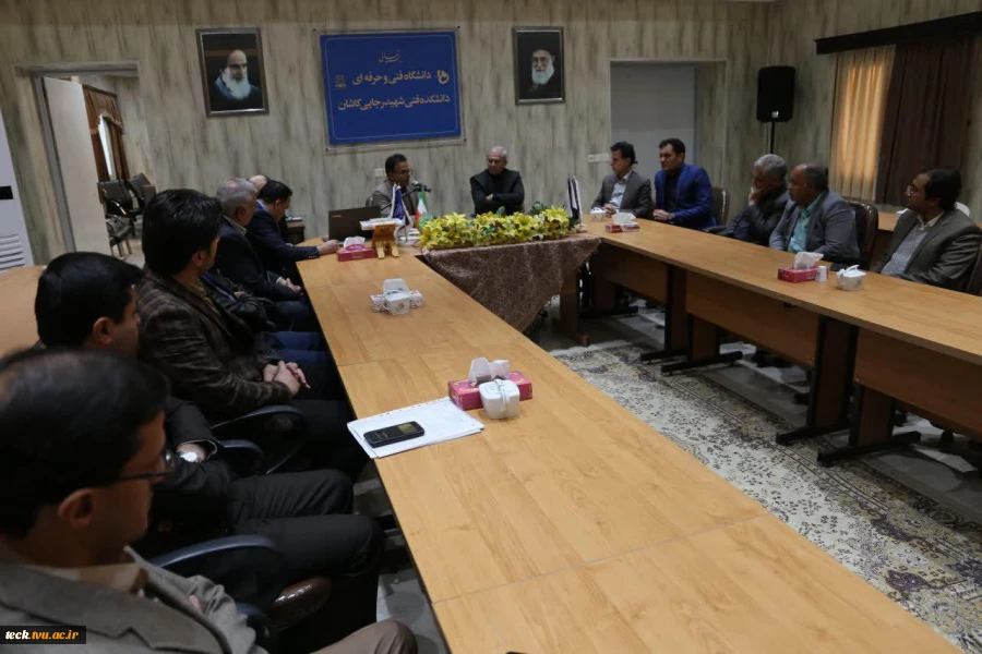 بازدید دکتر صادقی از حوزه معاونت راهبردی ریاست جمهوری از مرکز رشد و خلاقیت و نوآوری دانشکده فنی شهید رجائی کاشان 8