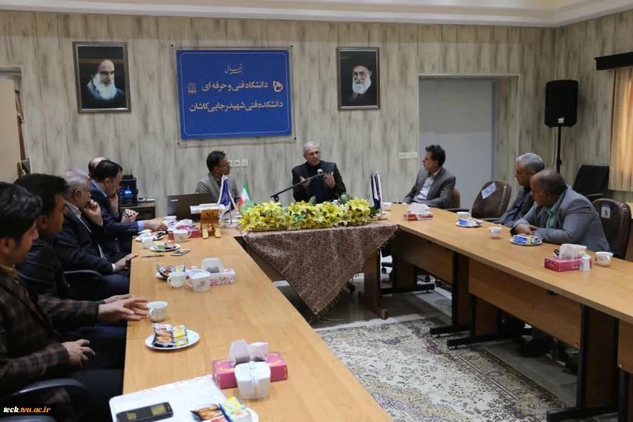 بازدید دکتر صادقی از حوزه معاونت راهبردی ریاست جمهوری از مرکز رشد و خلاقیت و نوآوری دانشکده فنی شهید رجائی کاشان 14