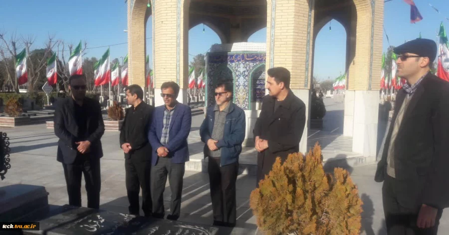 تجدید میثاق هیئت رئیسه و برخی استادان و کارکنان دانشکده فنی با شهیدان دفاع مقدس، مدافعین حرم و شهدای انقلاب بهمن97 و حضور در گلزار شهدای دارالسلام کاشان 16