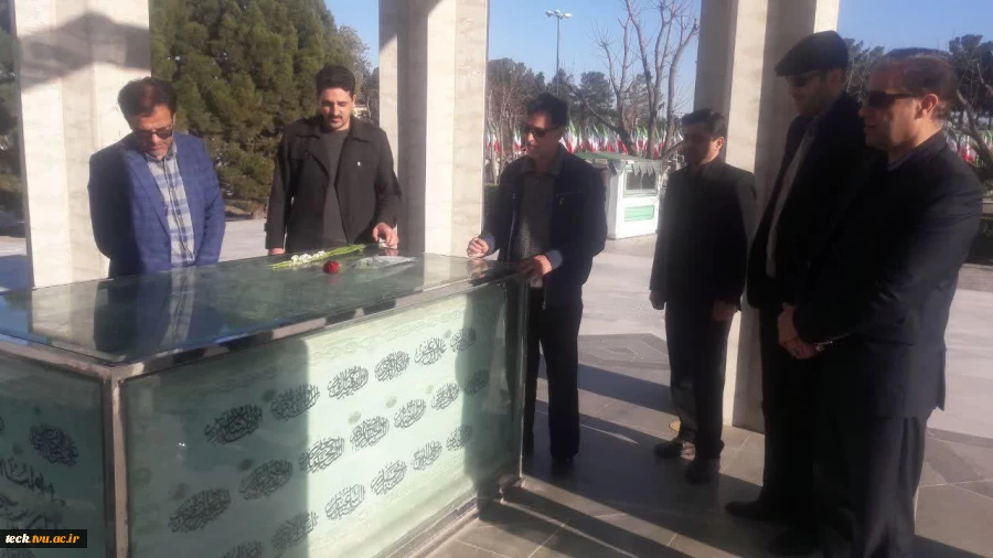 تجدید میثاق هیئت رئیسه و برخی استادان و کارکنان دانشکده فنی با شهیدان دفاع مقدس، مدافعین حرم و شهدای انقلاب بهمن97 و حضور در گلزار شهدای دارالسلام کاشان 17