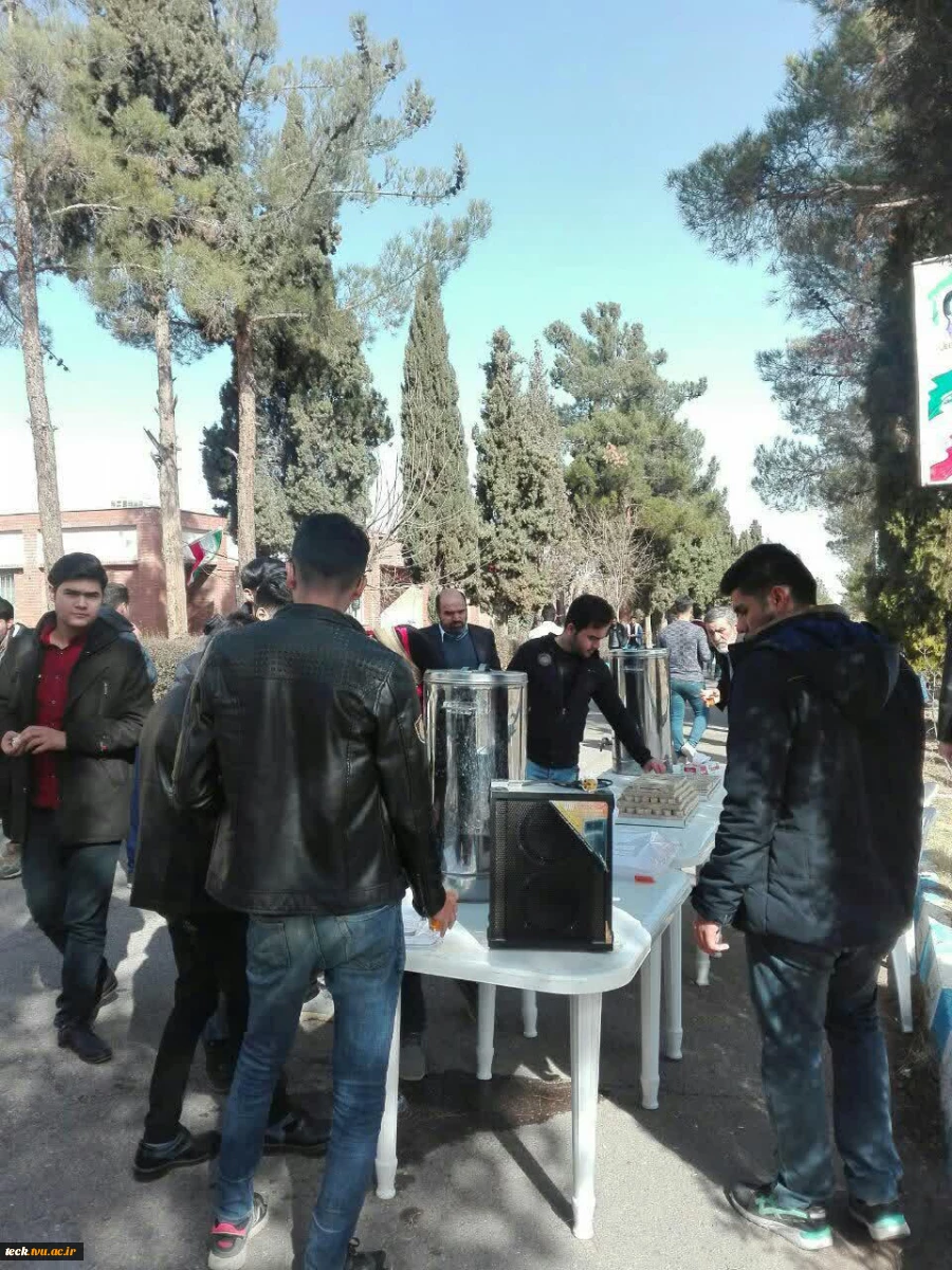 استقرار ایستگاه صلواتی در دانشکده فنی شهید رجائی کاشان همزمان با فرارسیدن روزهای دهه مبارک فجر و ورود دانشجویان جدیدالورود نیم سال بهمن 1398 5
