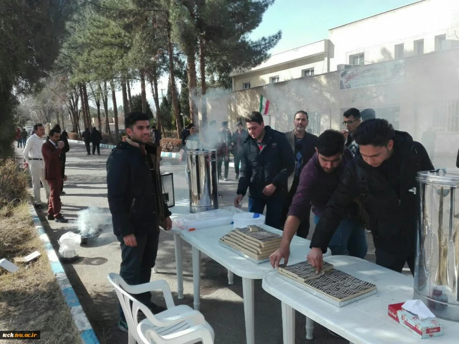 استقرار ایستگاه صلواتی در دانشکده فنی شهید رجائی کاشان همزمان با فرارسیدن روزهای دهه مبارک فجر و ورود دانشجویان جدیدالورود نیم سال بهمن 1398 7