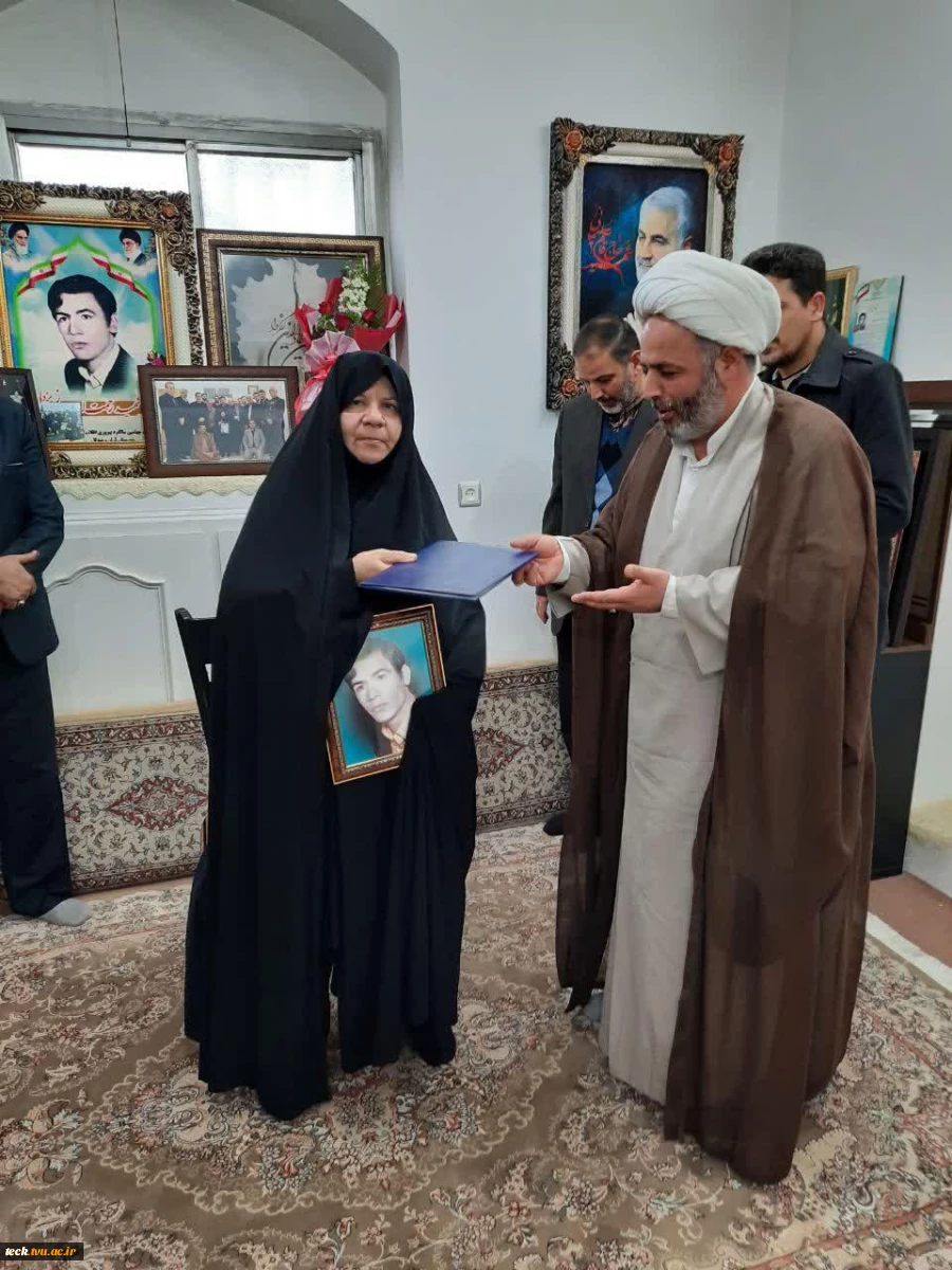 دیدار با خانواده شهید انقلاب رحمت الله روحانی یزدلی توسط جمعی از همکاران دانشکده فنی شهید رجائی کاشان در دهه فجر 1398 9