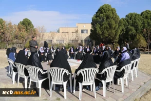 بازدید جمعی از دانش آموزان دختر مدرسه راهنمایی تولیت آران و بیدگل از مزار شهدای گمنام دانشکده فنی شهید رجائی کاشان و آشنایی با توانمندی های دانشگاه ضمن دیدار از نمایشگاه دستاوردها و محصولات تولیدی دانشجویی 5