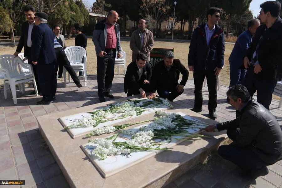 تجدید میثاق با شهدای گمنام مدفون در دانشکده فنی شهید رجائی کاشان،" میهمانی لاله ها"  در دهمین روز دهه فجر 1398 2