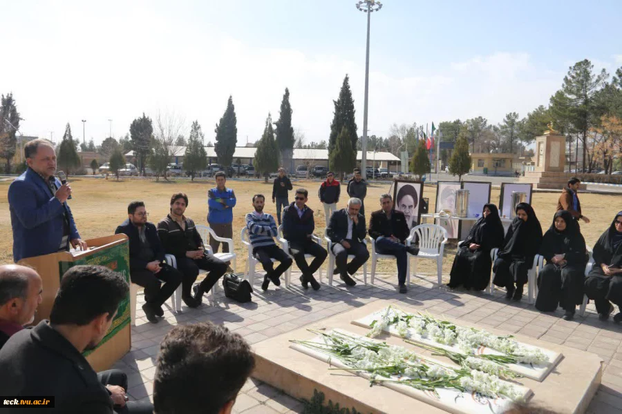 تجدید میثاق با شهدای گمنام مدفون در دانشکده فنی شهید رجائی کاشان،" میهمانی لاله ها"  در دهمین روز دهه فجر 1398 6
