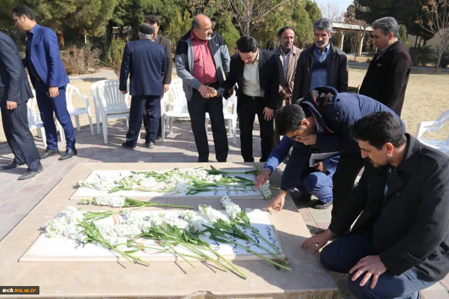 تجدید میثاق با شهدای گمنام مدفون در دانشکده فنی شهید رجائی کاشان،" میهمانی لاله ها"  در دهمین روز دهه فجر 1398 12