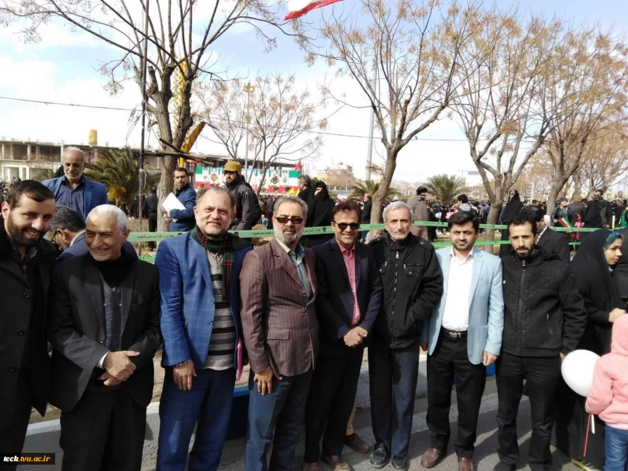 حضور جمعی از همکاران، استادان و کارمندان دانشکده فنی شهید رجائی کاشان در راهپیمایی مردمی 22 بهمن 1398 5