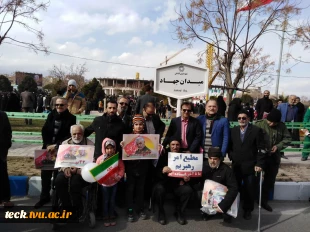 حضور جمعی از همکاران، استادان و کارمندان دانشکده فنی شهید رجائی کاشان در راهپیمایی مردمی 22 بهمن 1398 6