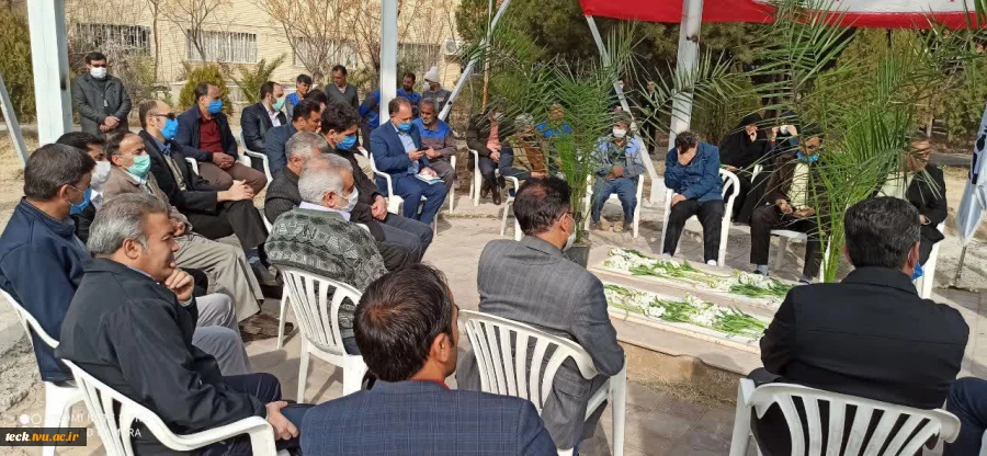 آیین تجلیل و غبارروبی و شستشوی با گلاب قبور مطهر شهدای گمنام دانشکده فنی شهید رجائی کاشان 17