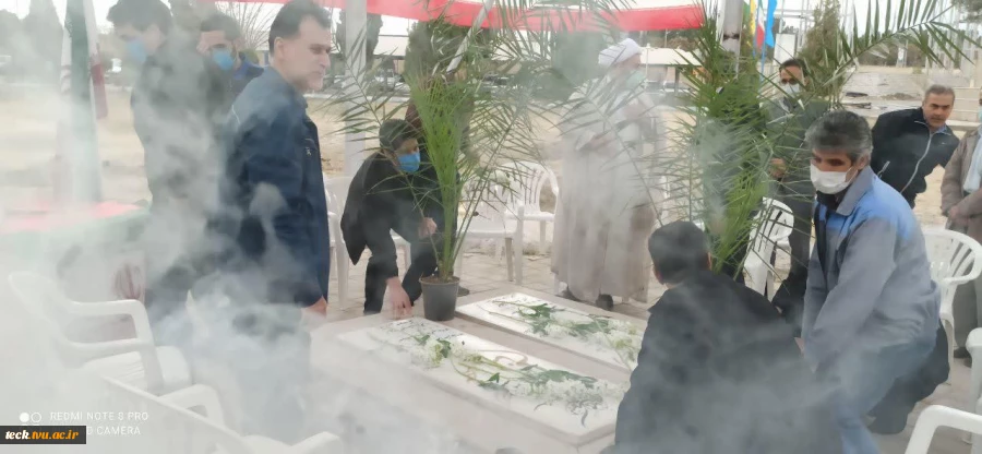 آیین تجلیل از مقام شهداء و غبارروبی و شستشوی با گلاب قبور مطهر شهدای گمنام دانشکده فنی شهید رجائی کاشان 3