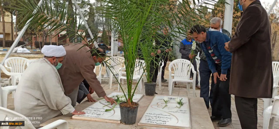 آیین تجلیل از مقام شهداء و غبارروبی و شستشوی با گلاب قبور مطهر شهدای گمنام دانشکده فنی شهید رجائی کاشان 8