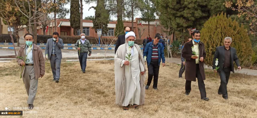 آیین تجلیل از مقام شهداء و غبارروبی و شستشوی با گلاب قبور مطهر شهدای گمنام دانشکده فنی شهید رجائی کاشان 11