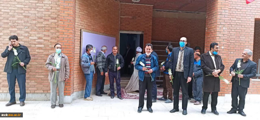 آیین تجلیل از مقام شهداء و غبارروبی و شستشوی با گلاب قبور مطهر شهدای گمنام دانشکده فنی شهید رجائی کاشان 15