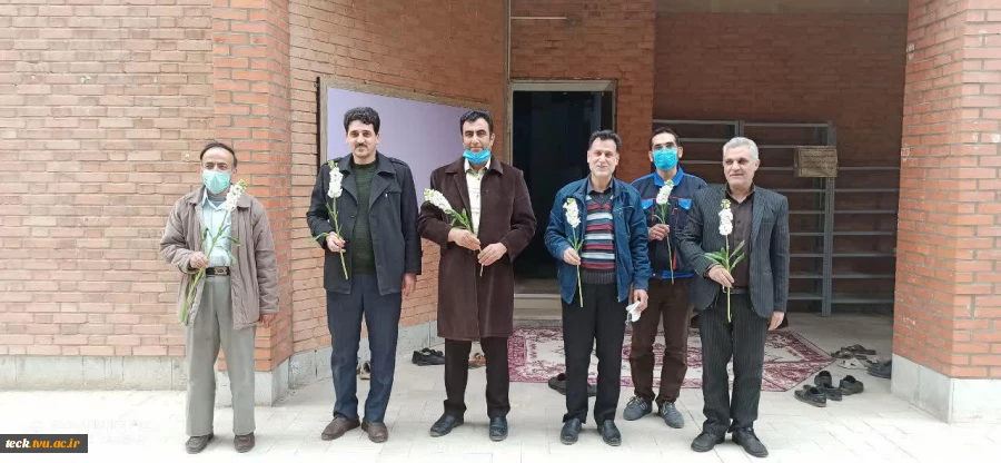آیین تجلیل از مقام شهداء و غبارروبی و شستشوی با گلاب قبور مطهر شهدای گمنام دانشکده فنی شهید رجائی کاشان 16