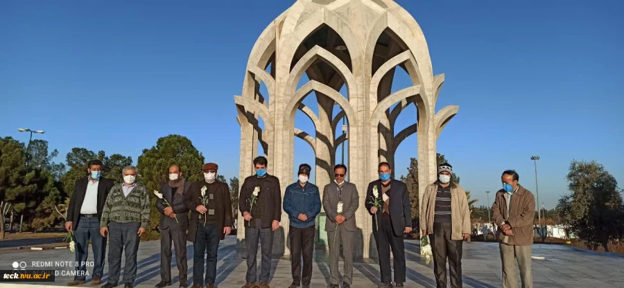 آیین تجلیل از شهدای انقلاب و دفاع مقدس و حضور جمعی از اعضای هیئت رئیسه، اساتید و کارکنان دانشکده فنی شهید رجائی در دارالسلام کاشان 8