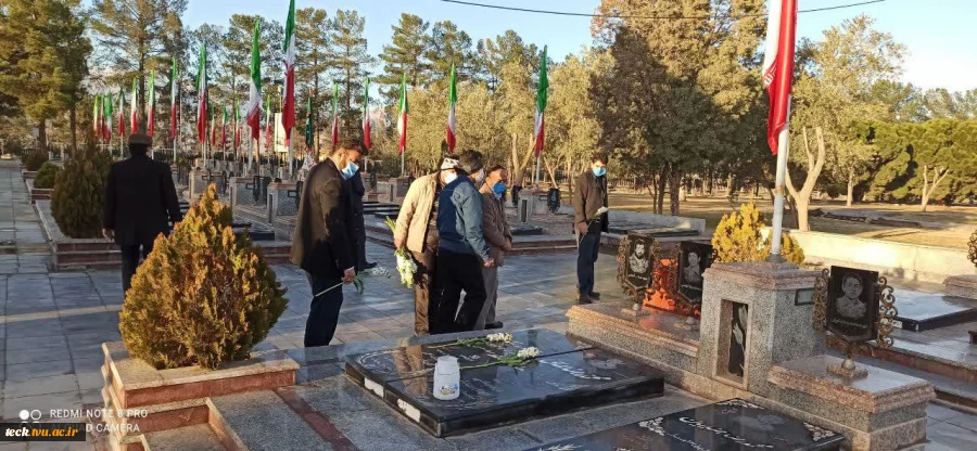آیین تجلیل از شهدای انقلاب و دفاع مقدس و حضور جمعی از اعضای هیئت رئیسه، اساتید و کارکنان دانشکده فنی شهید رجائی در دارالسلام کاشان 12