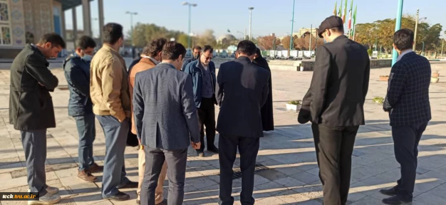 حضور و تجدید عهد و پیمان جمعی از کارکنان و اساتید و اعضای هیئت علمی دانشکده فنی شهید رجائی کاشان با شهیدان انقلاب اسلامی و دفاع مقدس در هفته بسیج مستضعفین 17