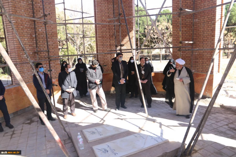 تجدید عهد و پیمان با شهیدان انقلاب اسلامی در چهل و سومین سالگرد پیروزی انقلاب با حضور بر مزار شریف شهدای گمنام دانشکده فنی شهید رجائی کاشان 10
