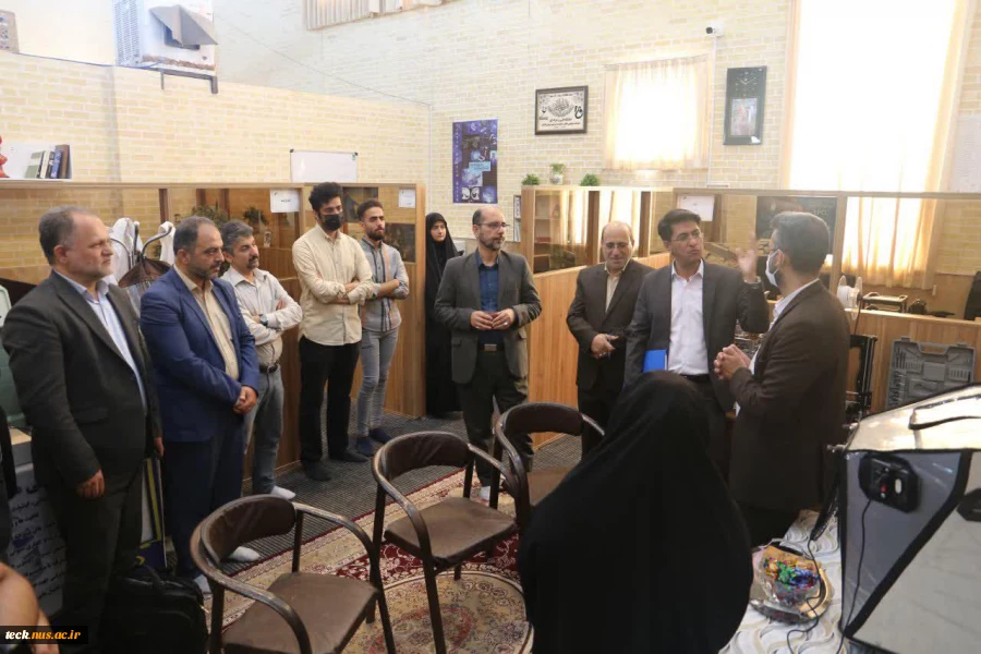بازدید مسئول بسیج اساتید استان اصفهان و هیئت همراه از توانمندی های هسته های فناور مرکز  رشد، خلاقیت و نوآوری دانشکده فنی شهید رجائی کاشان 3