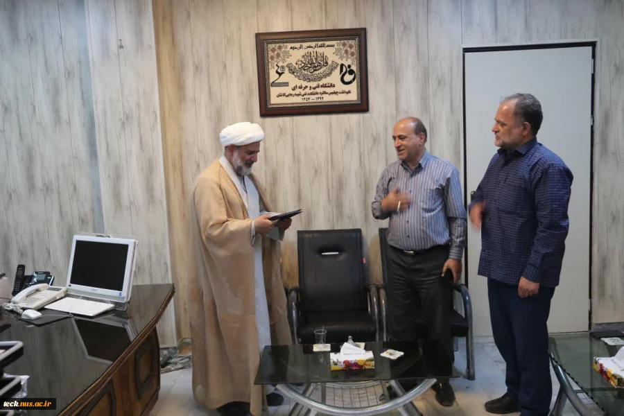 نشست صمیم ی تنی چند از اعضای بسیج کارکنان و اساتید دانشکده فنی و حرفه ای شهید رجائی کاشان با حجه الاسلام فرجی مدیرحوزه های علمیه منطقه کاشان 6