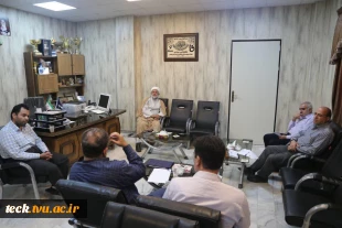 نشست صمیمی تنی چند از اعضای بسیج کارکنان و اساتید دانشکده فنی و حرفه ای شهید رجائی کاشان با حجه الاسلام فرجی مدیرحوزه های علمیه منطقه کاشان 4