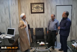 نشست صمیمی تنی چند از اعضای بسیج کارکنان و اساتید دانشکده فنی و حرفه ای شهید رجائی کاشان با حجه الاسلام فرجی مدیرحوزه های علمیه منطقه کاشان 7