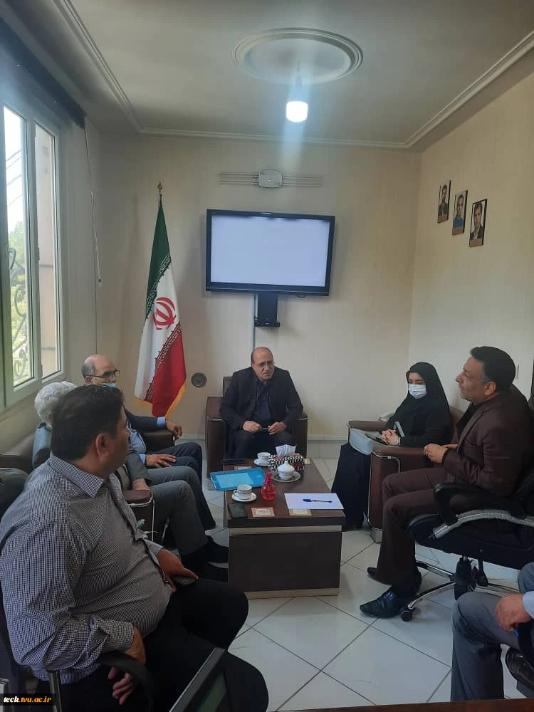 برگزاری جلسه هماهنگی جهت رفع مشکل زمین دانشکده دختران کاشان با حضور مدیر کل محترم دفتر امور حقوقی سازمان مرکزی دانشگاه فنی وحرفه ایی در اداره راه و شهرسازی کاشان 4