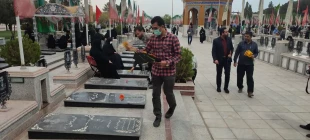 شرکت اعضای بسیج دانشجویی دانشکده فنی و حرفه ای شهید رجایی کاشان در آیین عطرافشانی و غباروبی گلزار شهدای دارالسلام کاشان 9