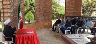 تجدید عهد و پیمان با شهدای انقلاب اسلامی همزمان با هفته دفاع مقدس در دانشکده فنی و حرفه ای شهید رجائی کاشان 8