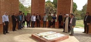 تجدید عهد و پیمان با شهدای گمنام مدفون در دانشکده فنی و حرفه ای شهید رجائی کاشان 2