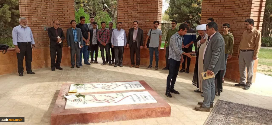 تجدید عهد و پیمان با شهدای گمنام مدفون در دانشکده فنی و حرفه ای شهید رجائی کاشان 3