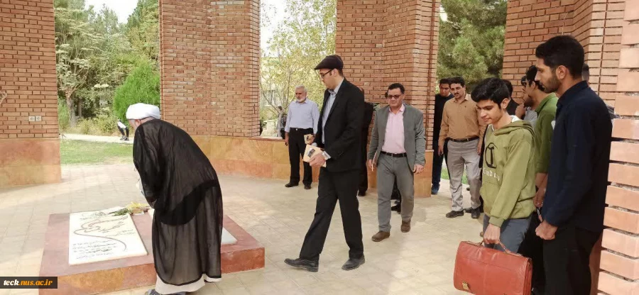 تجدید عهد و پیمان با شهدای گمنام مدفون در دانشکده فنی و حرفه ای شهید رجائی کاشان 5