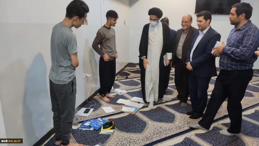 حضور صمیمانه نماینده ولی فقیه و امام جمعه کاشان در جمع دانشجویان دانشکده فنی و حرفه ای شهید رجایی کاشان
ضیافت افطاری دانشجویان با حضور حجت الاسلام و المسلمین حسینی
 3