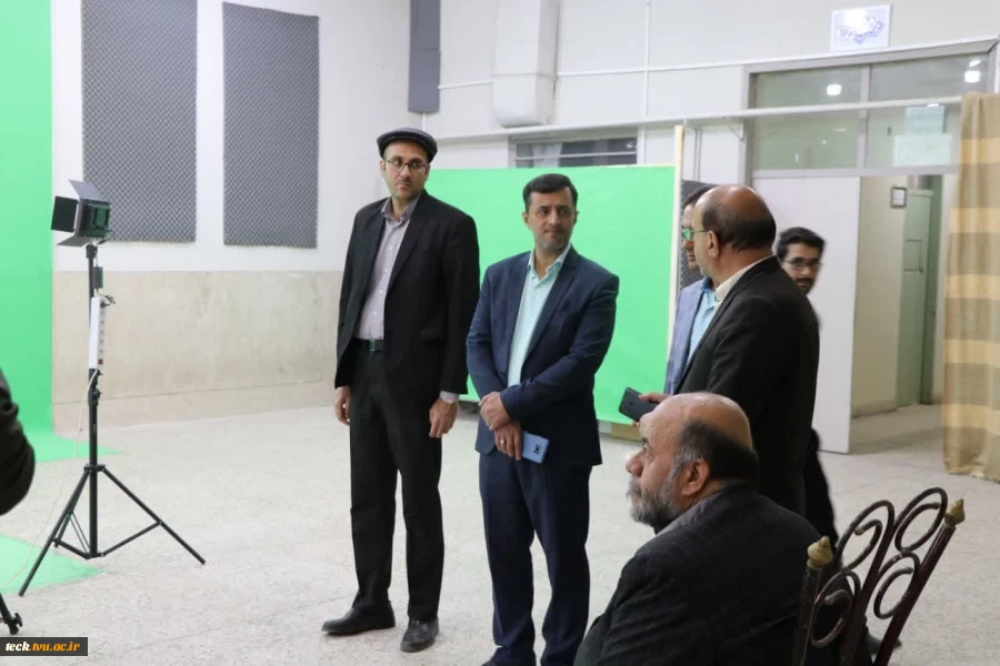 بازدید جمعی از مسئولین شهرستان کاشان از استودیو تولید محتوا و موشن گرافی 5