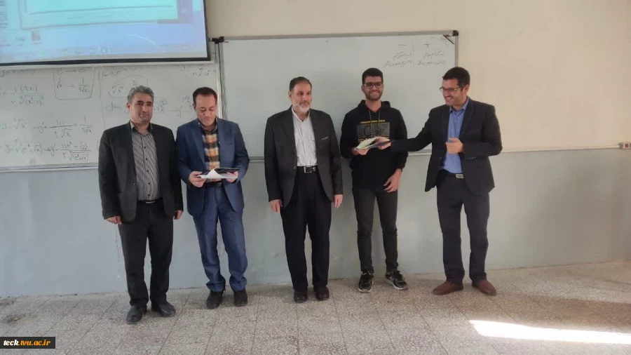 تجلیل از دانشجویان ممتاز نیمسال دوم سال تحصیلی 1402 - 1401  دانشکده فنی و حرفه ای شهید رجایی کاشان 6