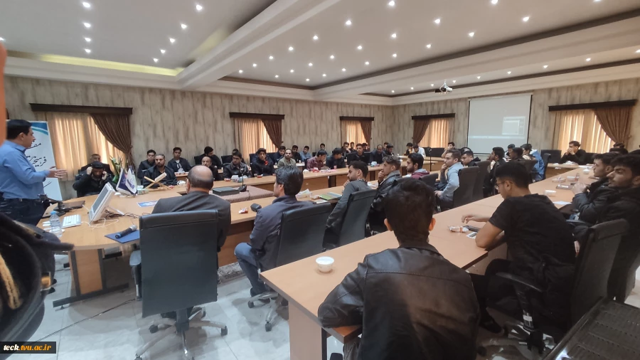 تشریح مبحث طراحی صنعتی نوین در سمینار دانشکده فنی شهید رجایی کاشان  4