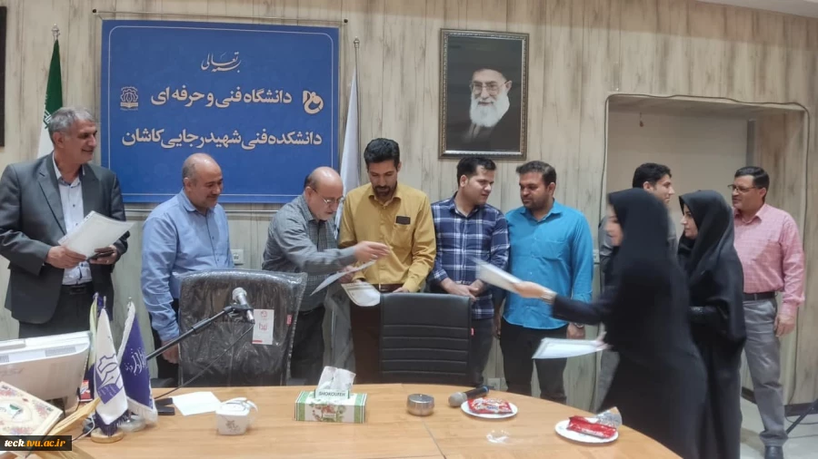 نشست تخصصی جمعی از مشاوران مدارس با رئیس دانشکده فنی و حرفه ای شهید رجایی کاشان 12