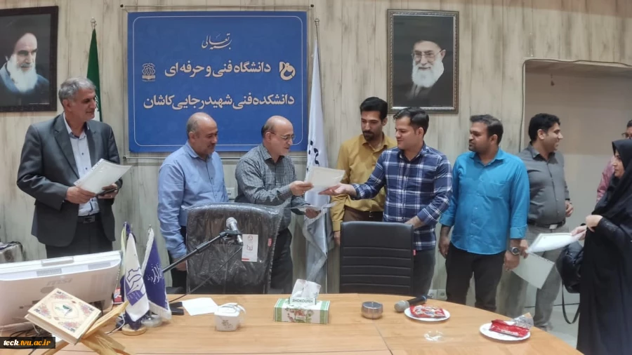 نشست تخصصی جمعی از مشاوران مدارس با رئیس دانشکده فنی و حرفه ای شهید رجایی کاشان 13