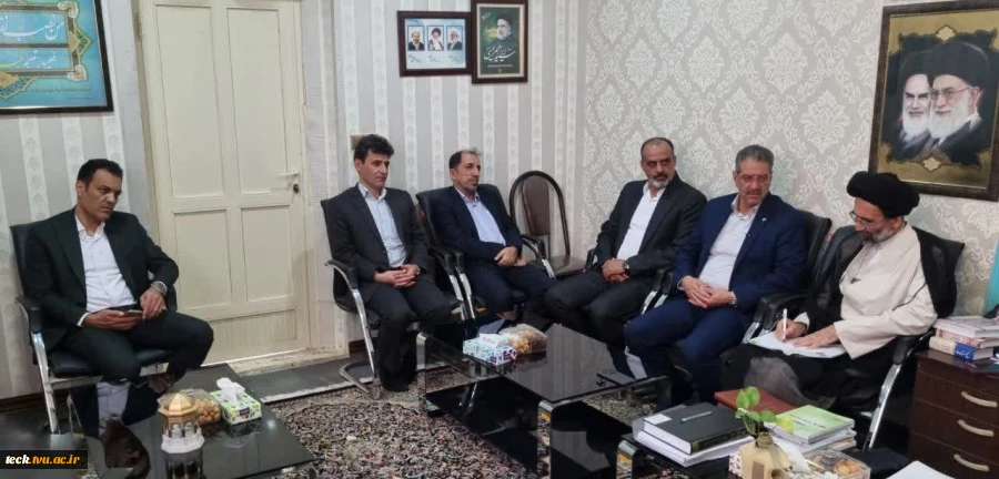 رئیس دانشگاه ملی مهارت:
تربیت تکنسین ماهر و مهندس حرفه‌ای ، ماموریت ویژه دانشگاه ملی مهارت 
 4