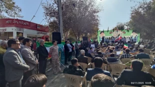 حضور رئیس و جمعی از کارکنان در مراسم راهپیمایی یوم الله 13 آبان 3