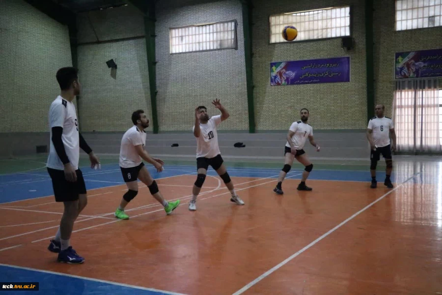 برگزاری نخستین دوره مسابقات والیبال بسیج اساتید و کارکنان دانشگاه ها ومراکز آموزش عالی منطقه کاشان به مناسبت هفته بسیج 4